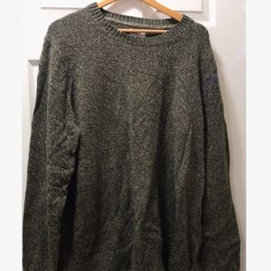 Men’s hunter green sweater